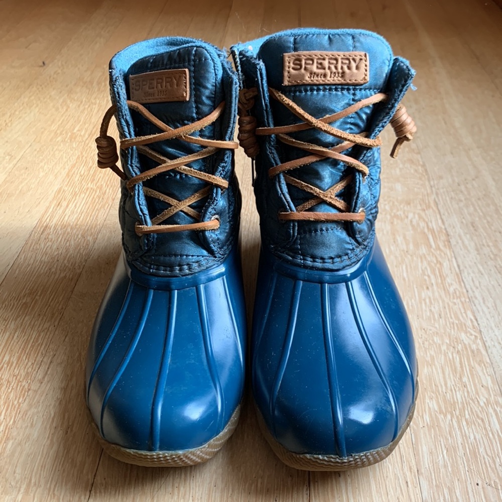 SPERRY TOP-SIDER 7M
SALTWATER SHINY QUILTED DUCK BOOT